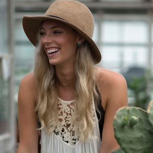 Meet your Posher, Amelia